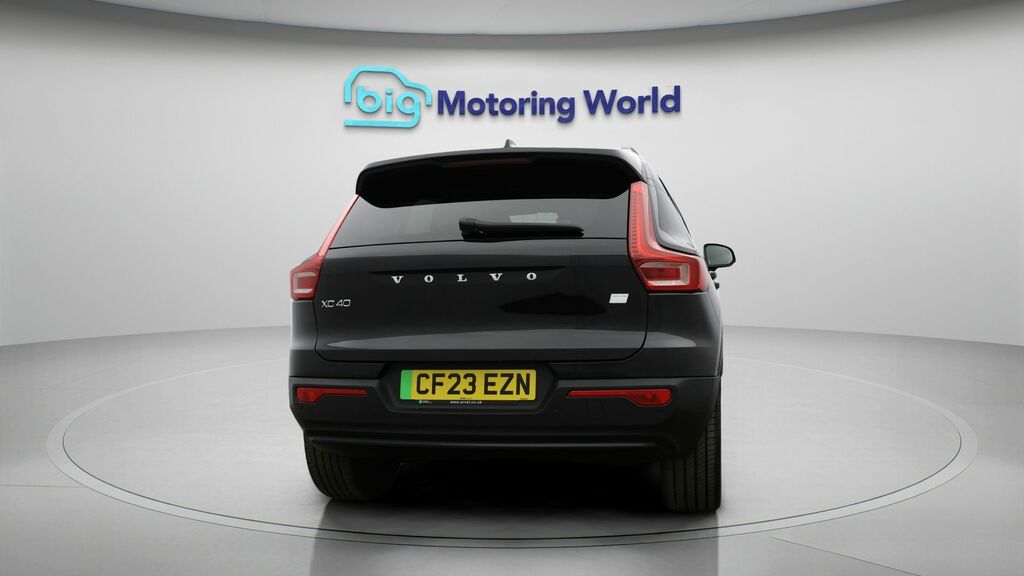 Volvo XC40 Plus Black #6