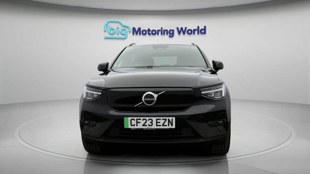 Volvo XC40 Plus Black #2