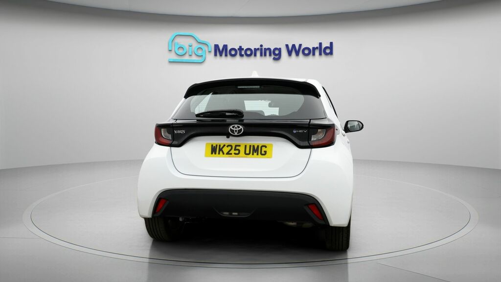 Toyota Yaris Icon WK25UMG White #6