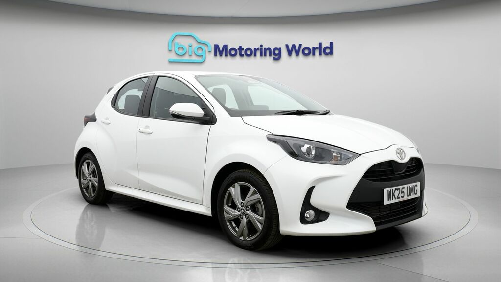 Toyota Yaris Icon White