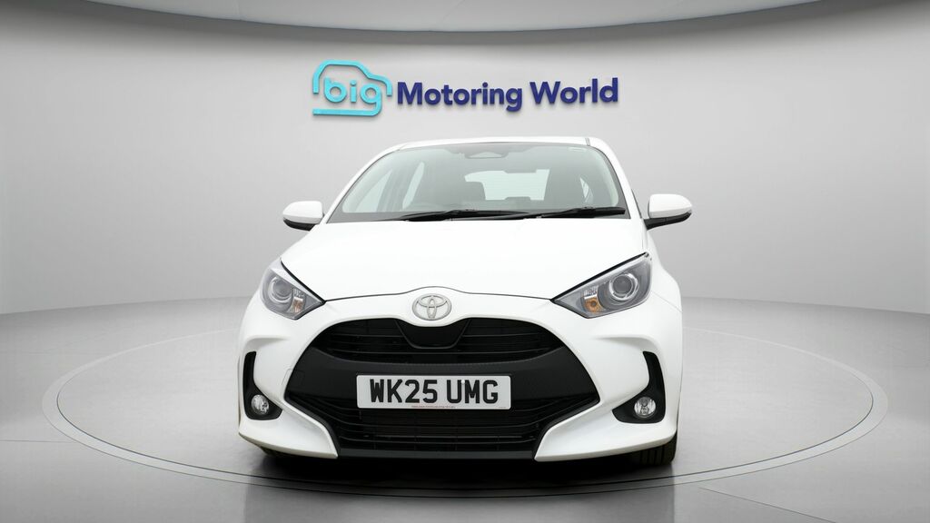 Toyota Yaris Icon WK25UMG White #2