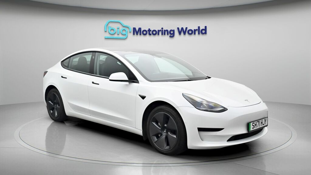 Tesla Model 3 Standard Range Plus SH71HJY White