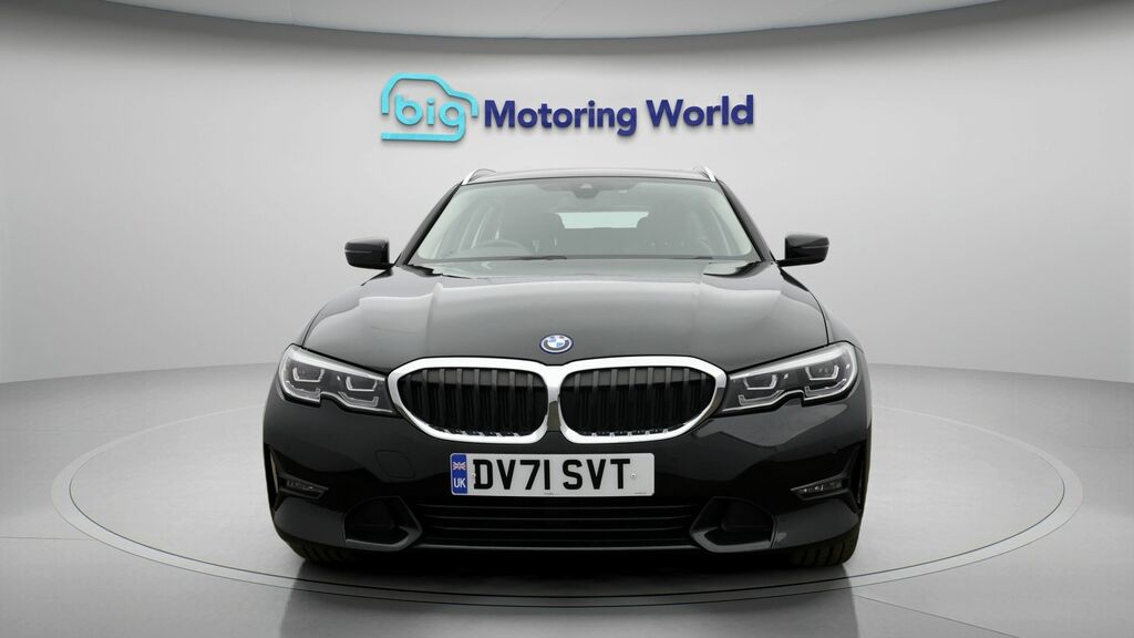 BMW 3 Series Sport Pro DV71SVT Black #2