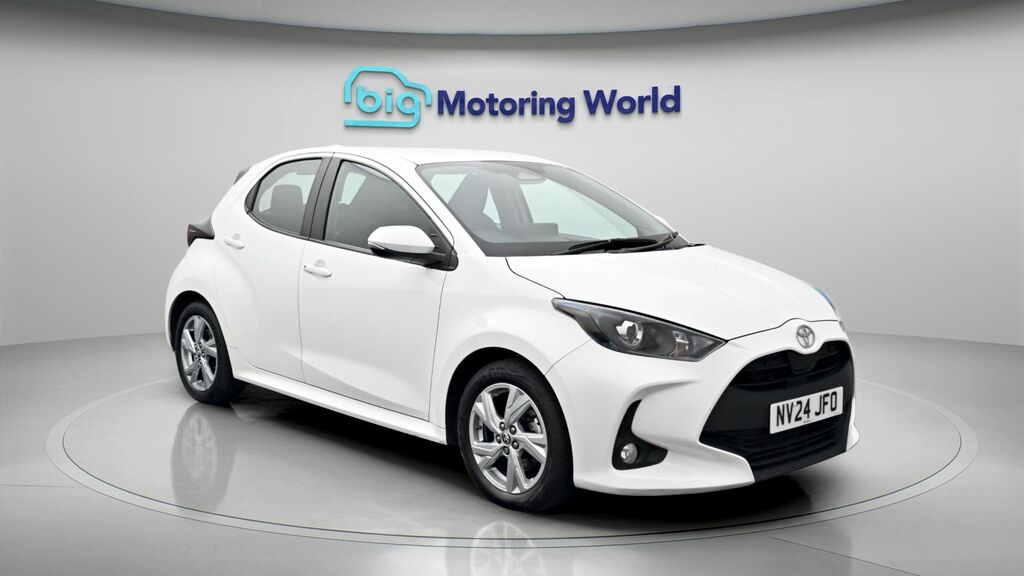 Toyota Yaris Icon White