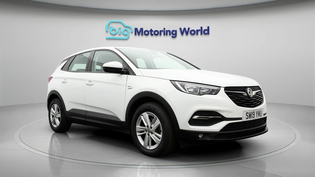 Vauxhall Grandland X Se White