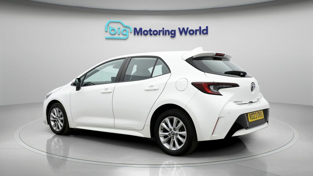 Toyota Corolla Icon RO23UVU White #5