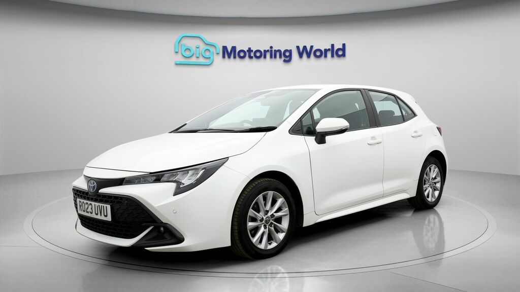 Toyota Corolla Icon RO23UVU White #3
