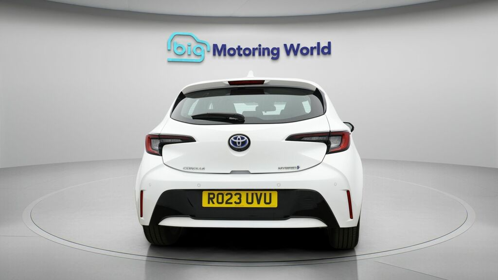 Toyota Corolla Icon RO23UVU White #6
