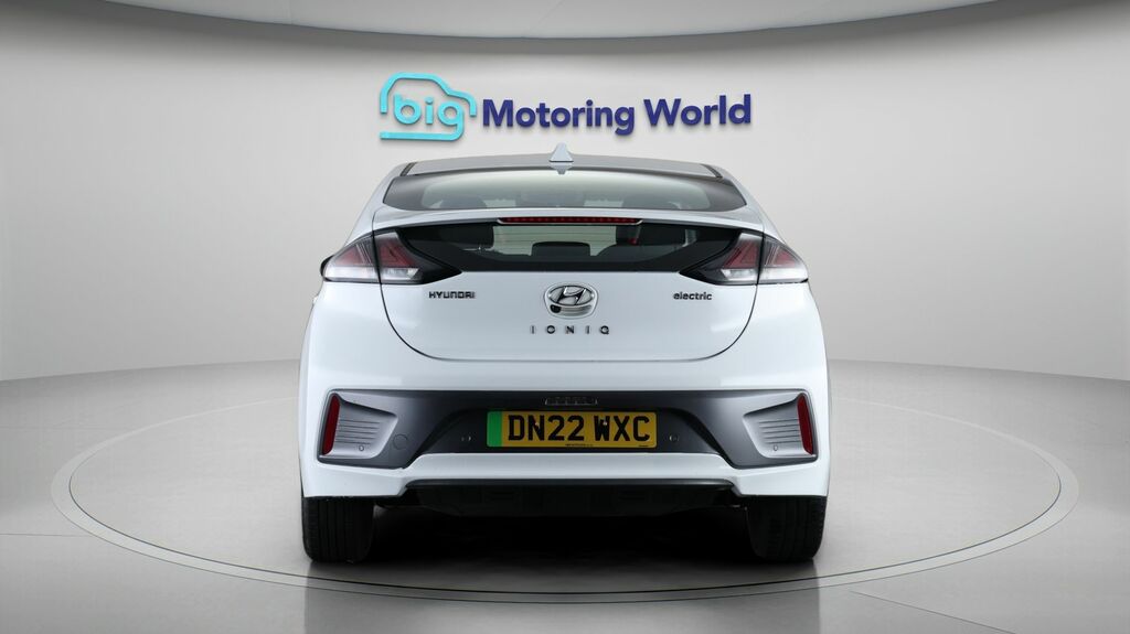 Hyundai Ioniq Premium White #6