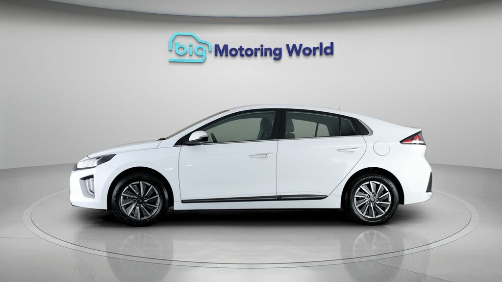 Hyundai Ioniq Premium White #4