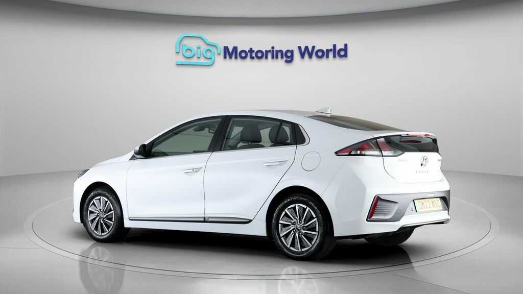 Hyundai Ioniq Premium White #5