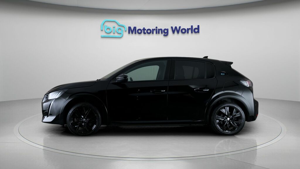 Peugeot e-208 Gt Black #4