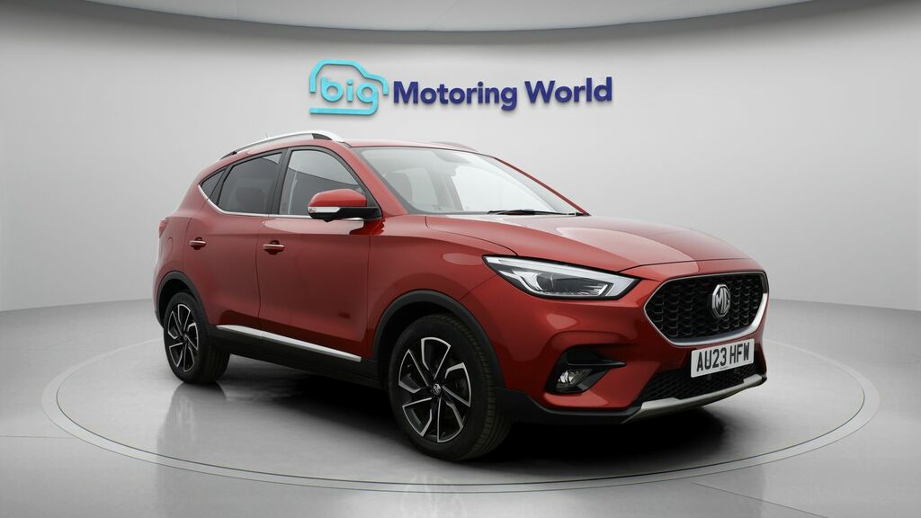MG ZS Exclusive Red