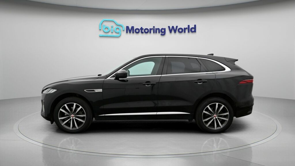 Jaguar F-Pace R-dynamic Se Black #4