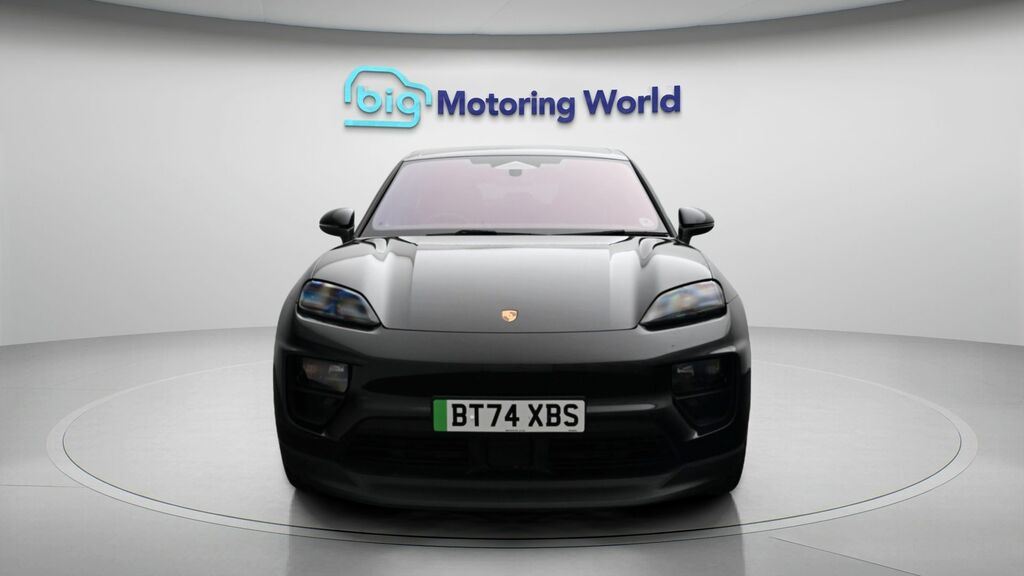 Porsche Macan 4 Black #2