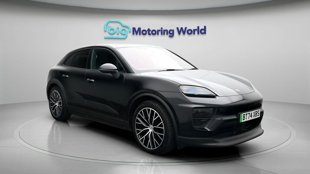 Porsche Macan 4 Black