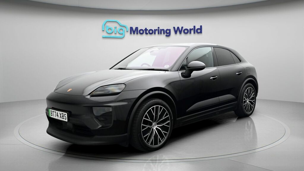 Porsche Macan 4 Black #3