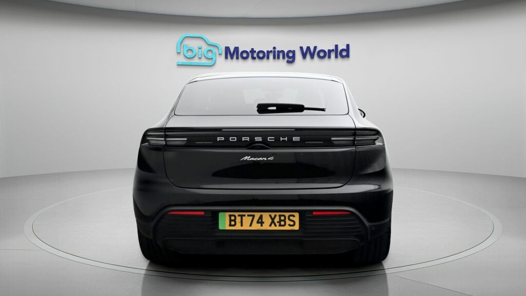 Porsche Macan 4 Black #6