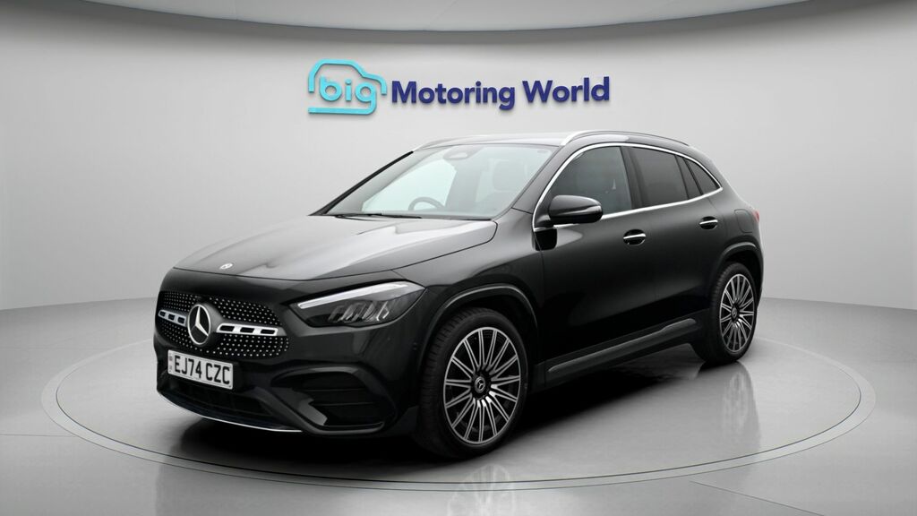 Mercedes-Benz GLA Class Amg Line Black #3