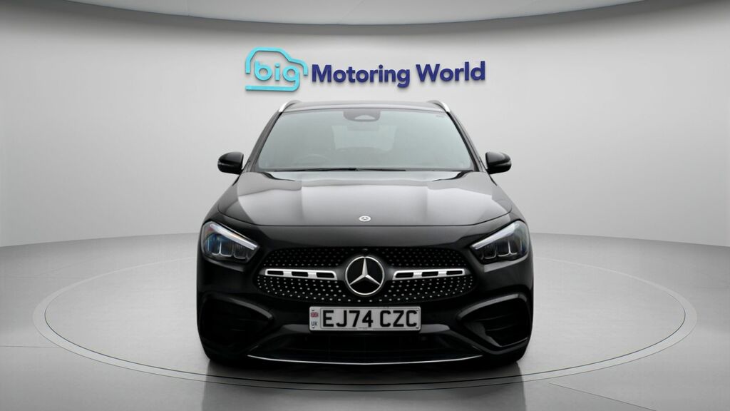 Mercedes-Benz GLA Class Amg Line Black #2