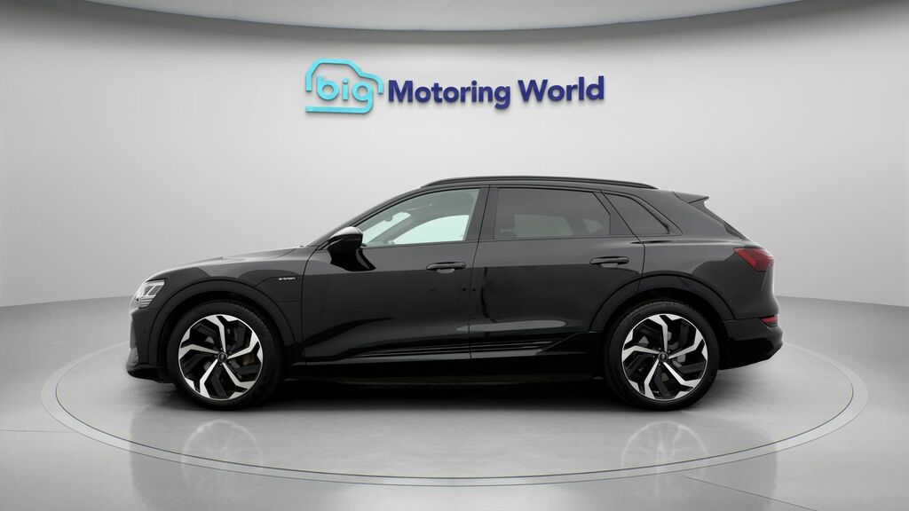 Audi E-tron Black Edition LL22ATY Black #4
