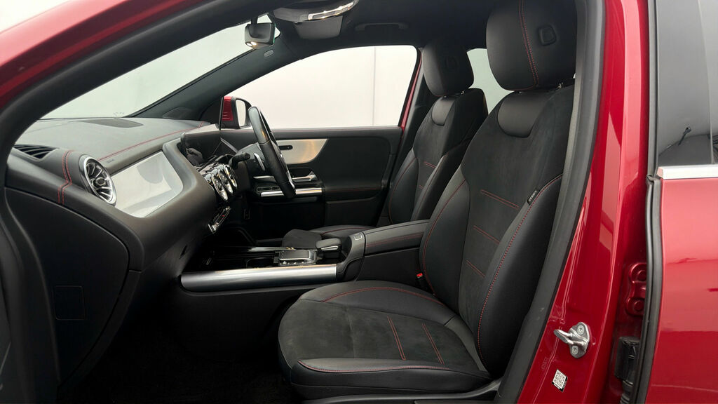 Mercedes-Benz EQA Amg Line Red #5