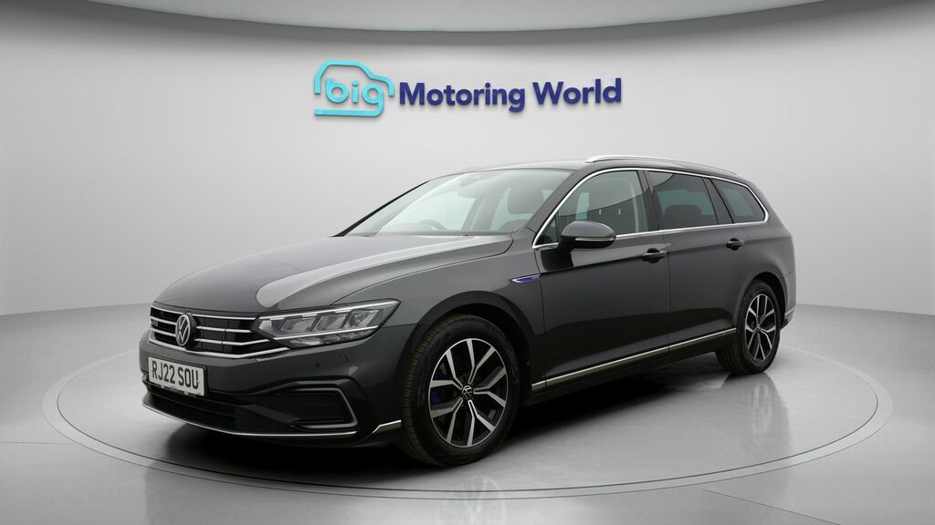 Volkswagen Passat Gte Grey #3