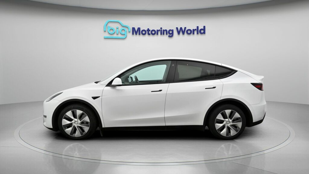 Tesla Model Y Long Range AJ22KNU White #4