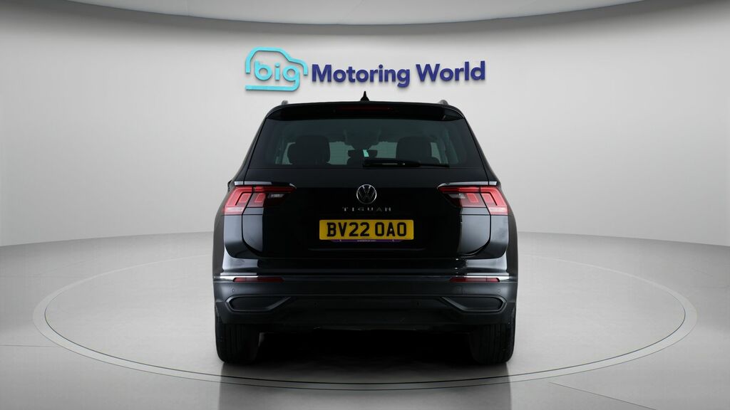 Volkswagen Tiguan Active Black #6