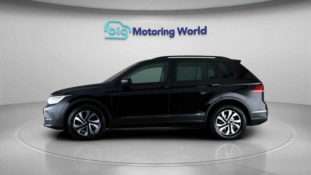 Volkswagen Tiguan Active Black #4