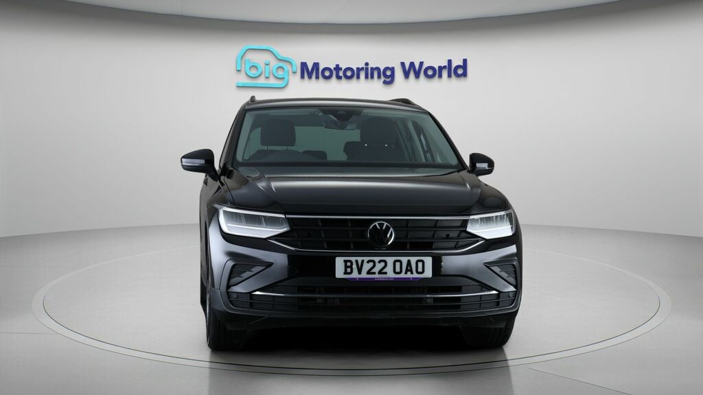 Volkswagen Tiguan Active Black #2