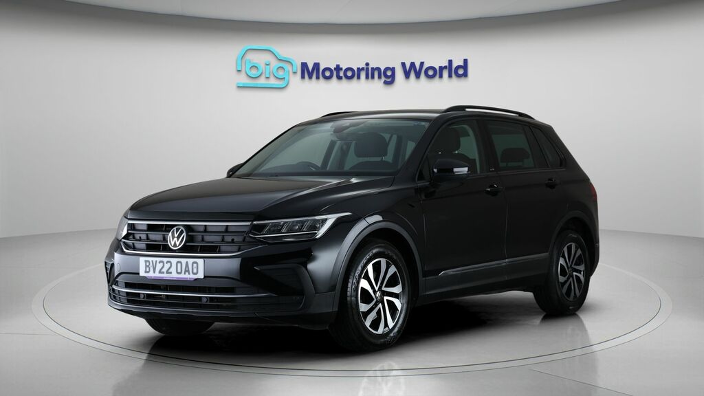 Volkswagen Tiguan Active Black #3