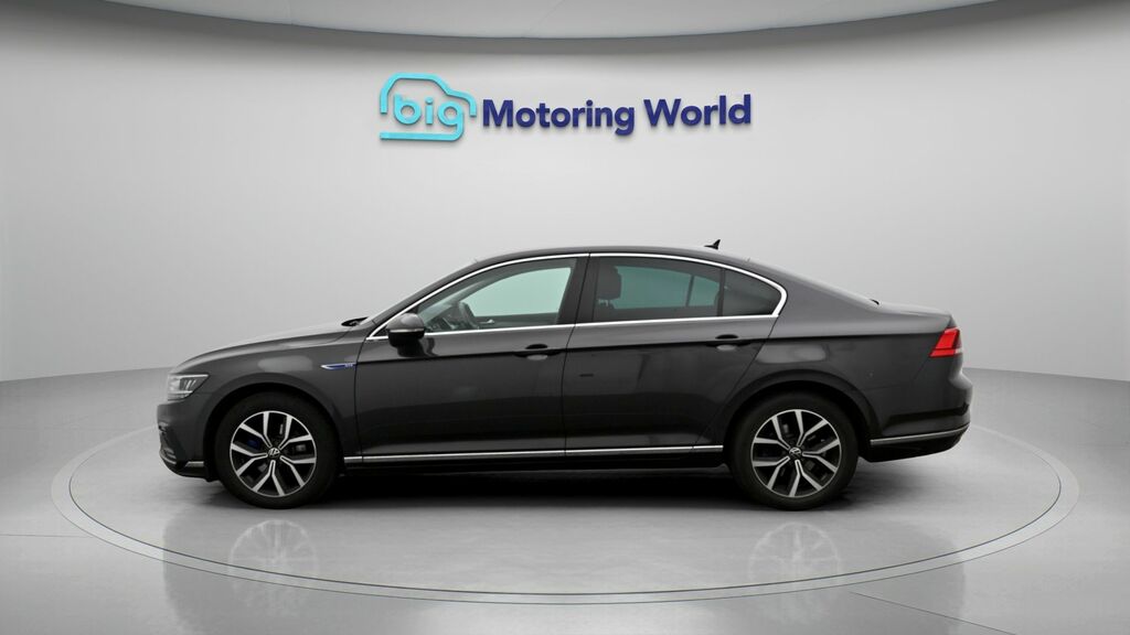 Volkswagen Passat Gte Grey #4