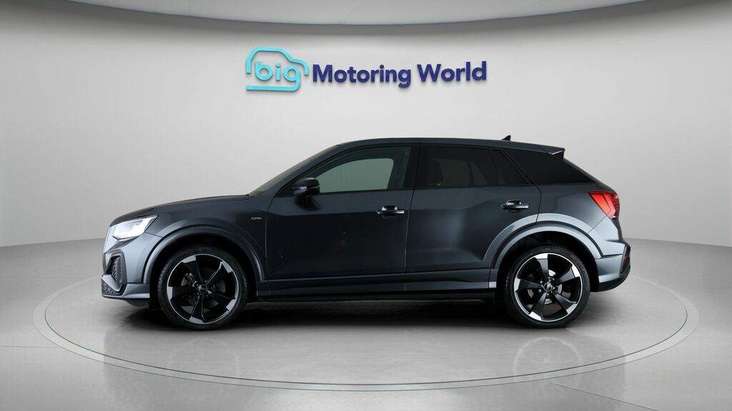 Audi Q2 Black Edition YE21XXB Grey #4