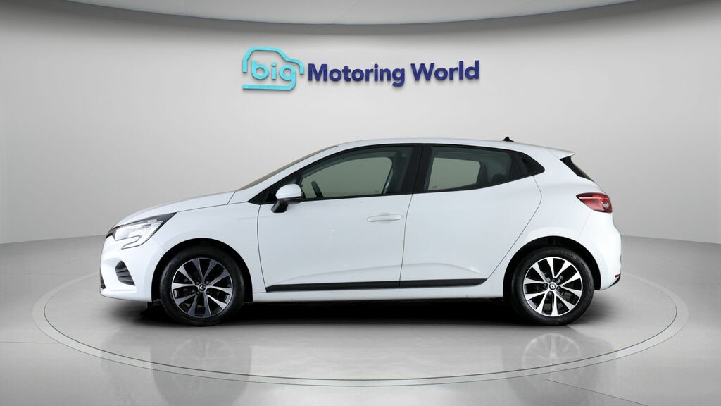 Renault Clio Iconic Edition FP22DVJ White #4