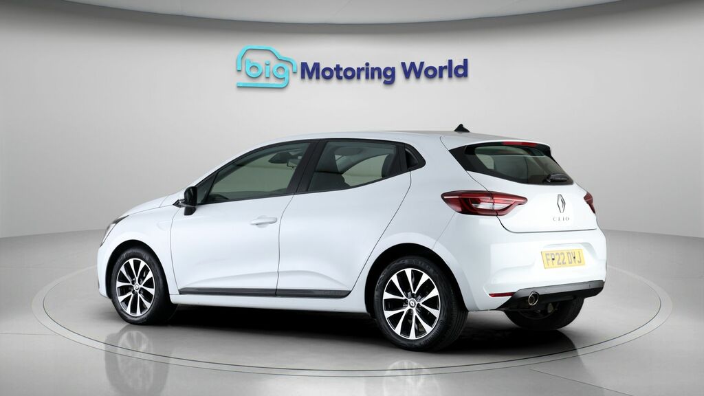 Renault Clio Iconic Edition FP22DVJ White #5