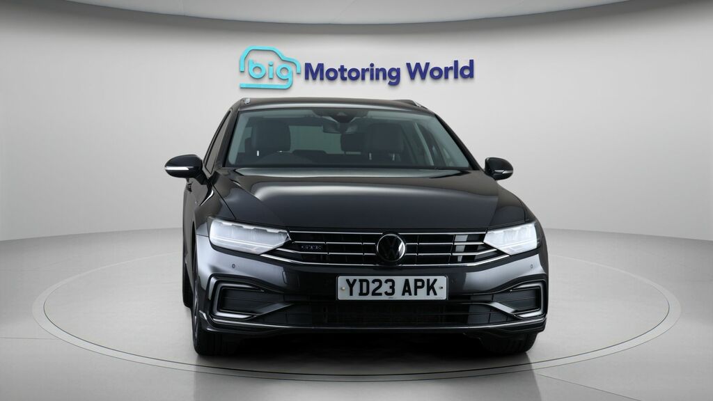 Volkswagen Passat Gte Grey #2