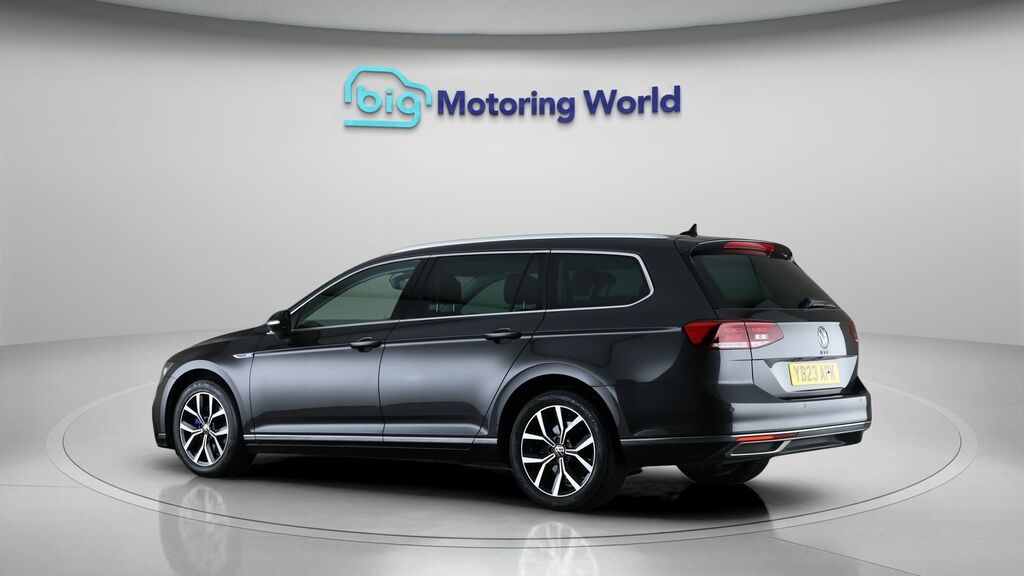 Volkswagen Passat Gte Grey #5