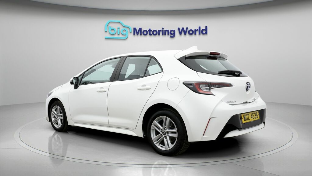 Toyota Corolla Icon White #5