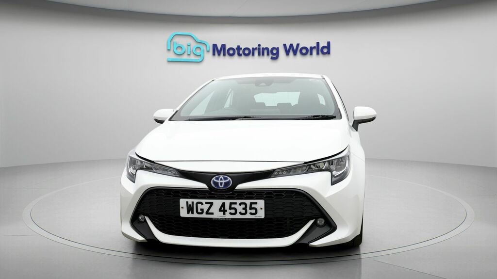 Toyota Corolla Icon White #2