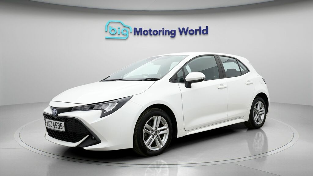 Toyota Corolla Icon White #3