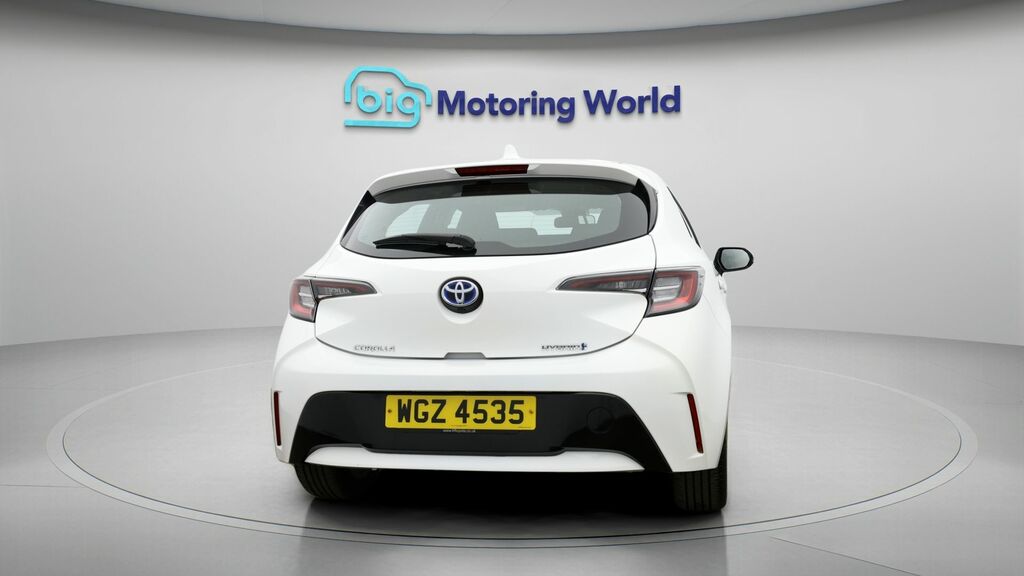 Toyota Corolla Icon White #6