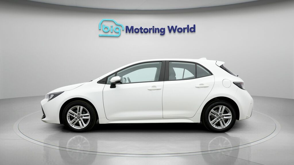 Toyota Corolla Icon White #4