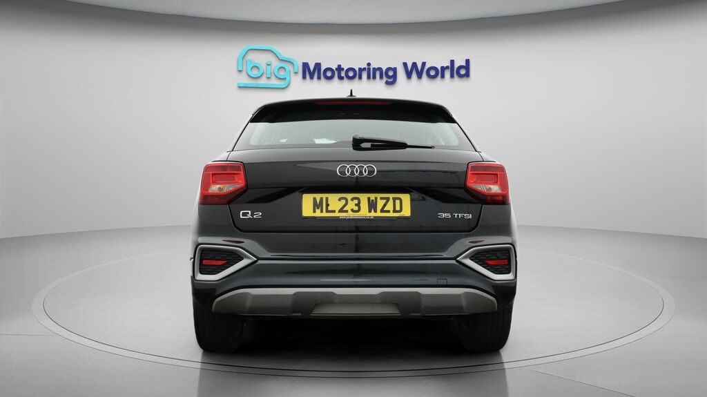 Audi Q2 Sport Black #6
