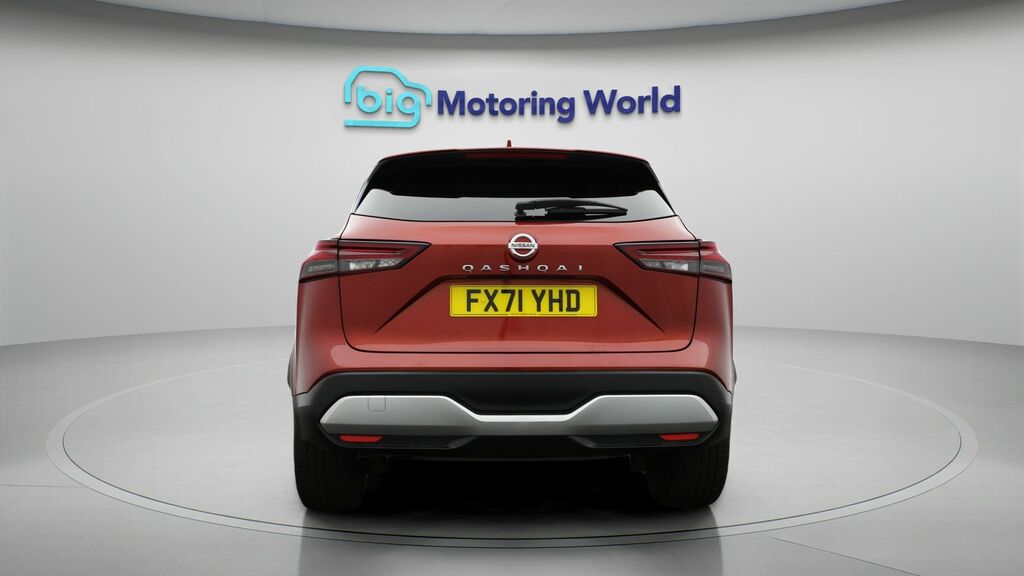 Nissan Qashqai Tekna Red #6