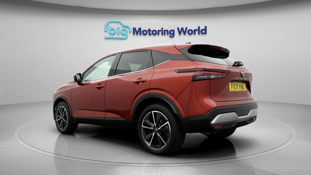 Nissan Qashqai Tekna Red #5