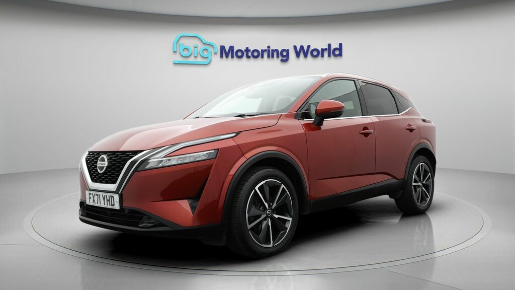 Nissan Qashqai Tekna Red #3