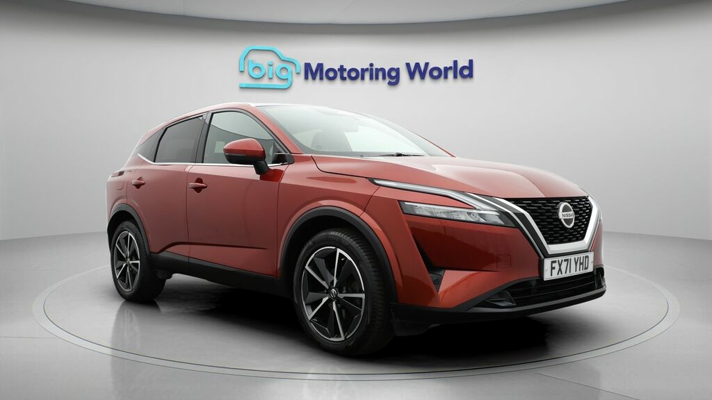 Nissan Qashqai Tekna Red