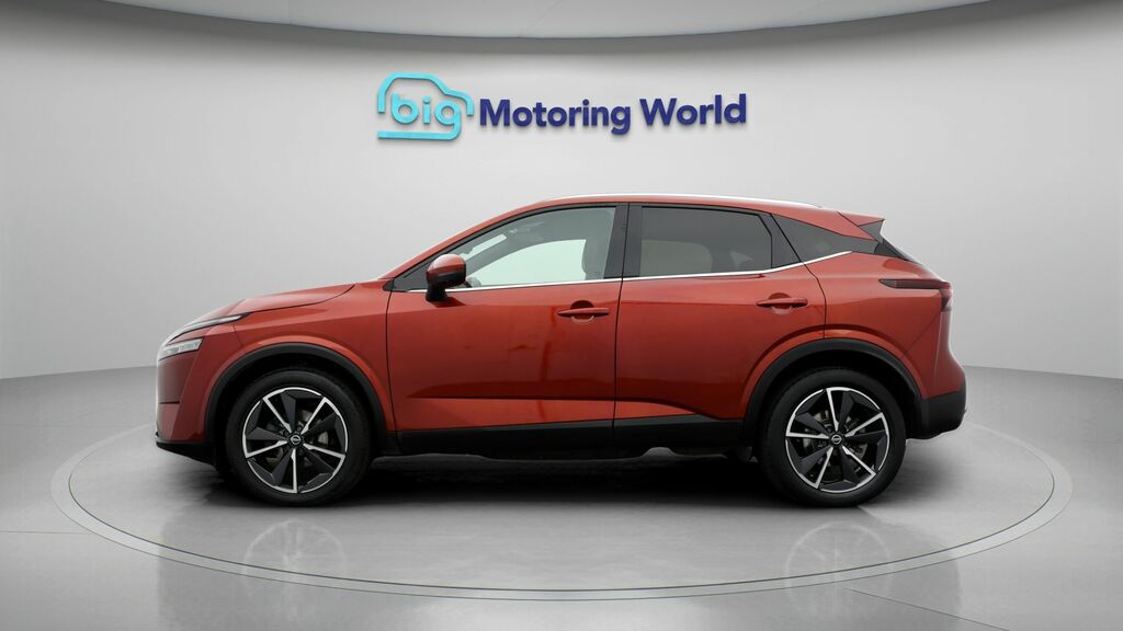 Nissan Qashqai Tekna Red #4
