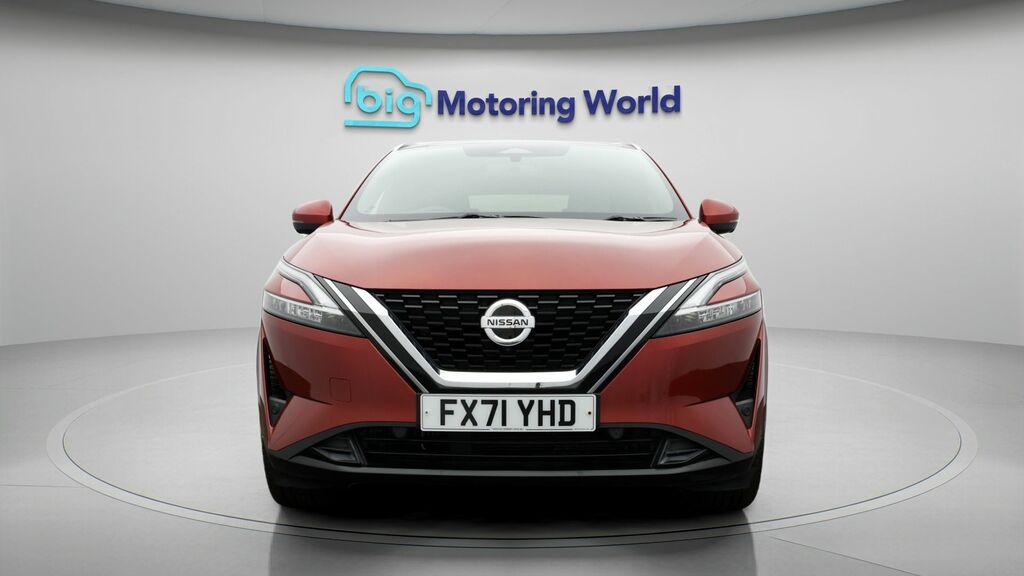 Nissan Qashqai Tekna Red #2